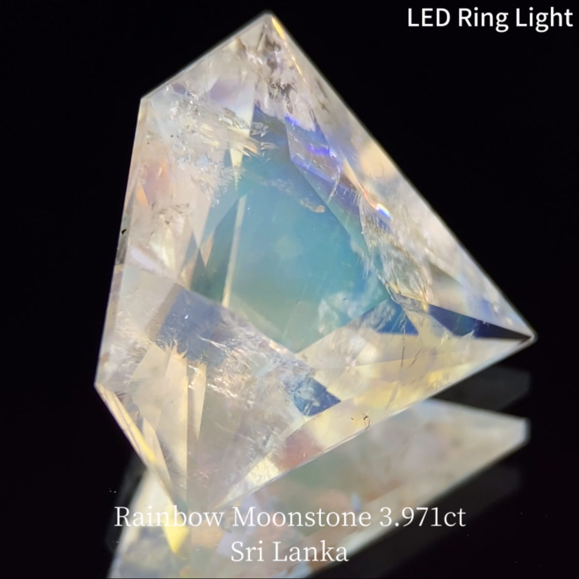 Rainbow MoonStone 3.971ct / Sri Lanka