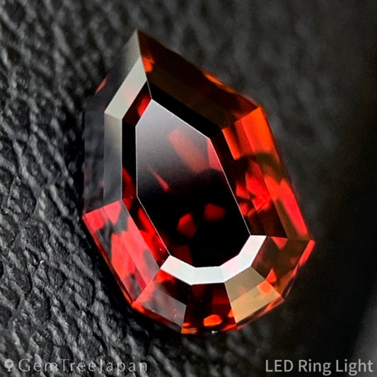 【Flame Frame】Orangy Red Zircon 1.08ct / Tanzania