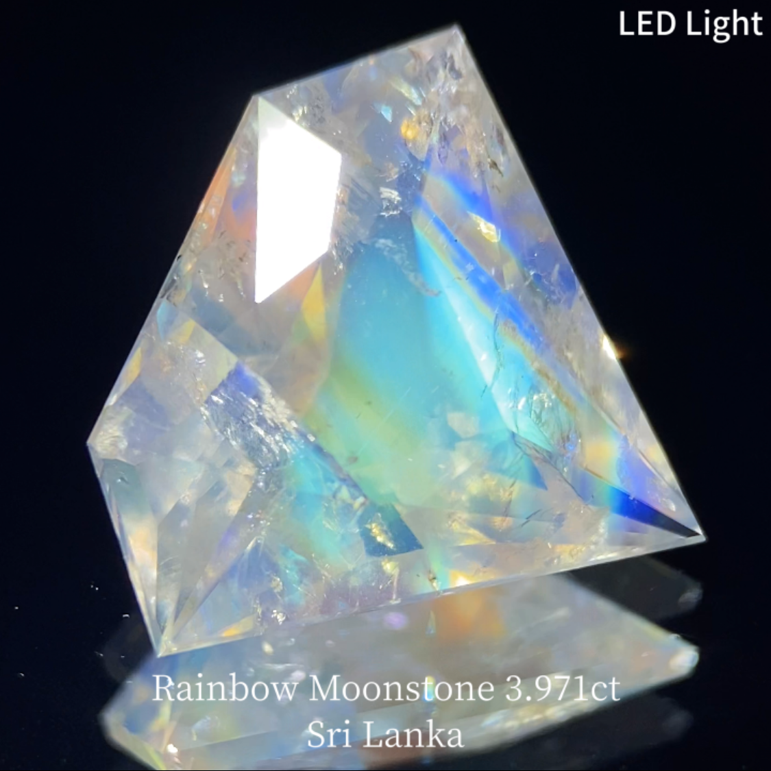 Rainbow MoonStone 3.971ct / Sri Lanka