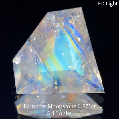 Rainbow MoonStone 3.971ct / Sri Lanka