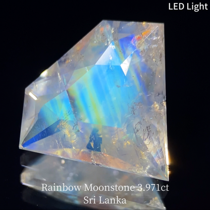 Rainbow MoonStone 3.971ct / Sri Lanka