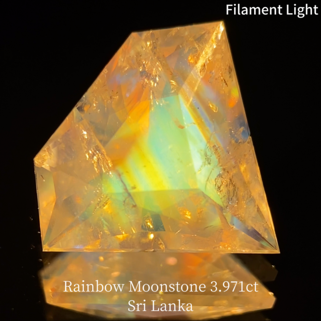 Rainbow MoonStone 3.971ct / Sri Lanka