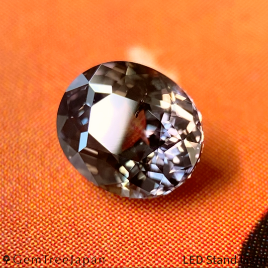 “Table Cube Cut" Un-Heat Color-Change Sapphire 0.700ct / Tanzania