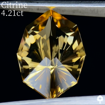 Citrine 4.21ct / Umbrella Narika Cut