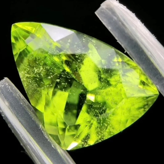 Peridot 3.67ct / Pakistan