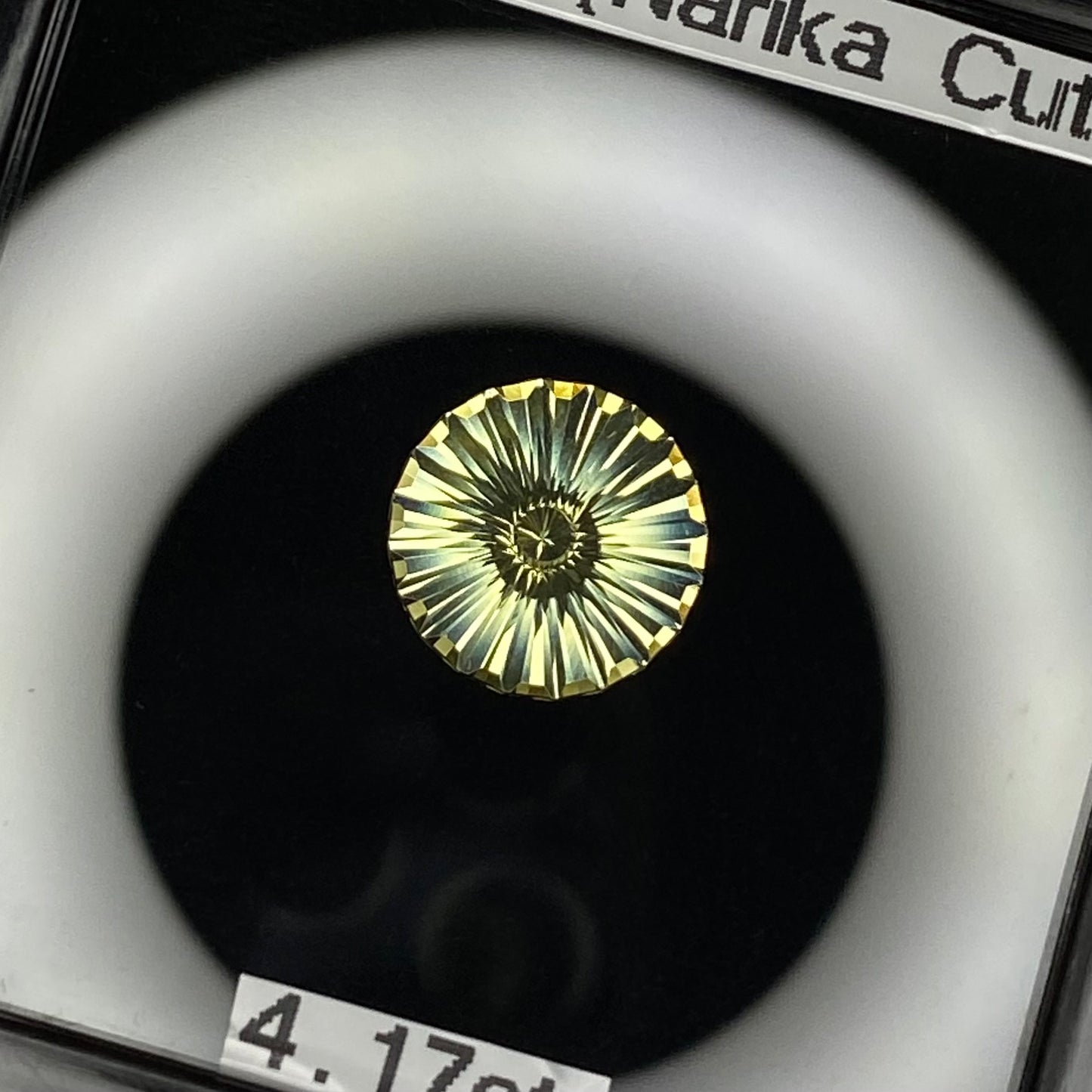 [Pre-campaign item] Quartz 4.17ct / Umbrella Narika Cut