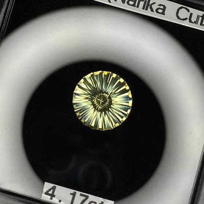 【Present campaign】Quartz 4.17ct / Umbrella Narika Cut