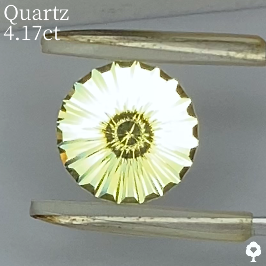 【Present campaign】Quartz 4.17ct / Umbrella Narika Cut