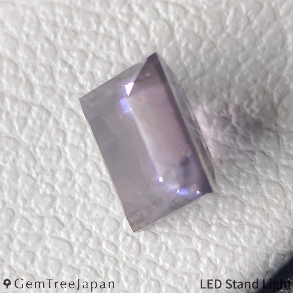 Un-Heat Sapphire 0.688ct / Thailand (Kanchanaburi)
