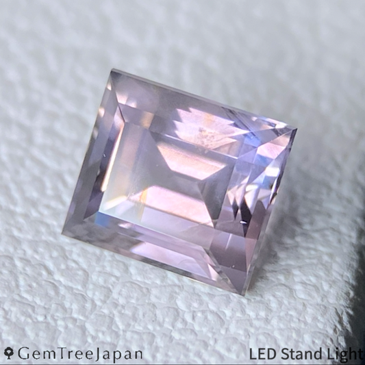 Un-Heat Sapphire 0.688ct / Thailand (Kanchanaburi)