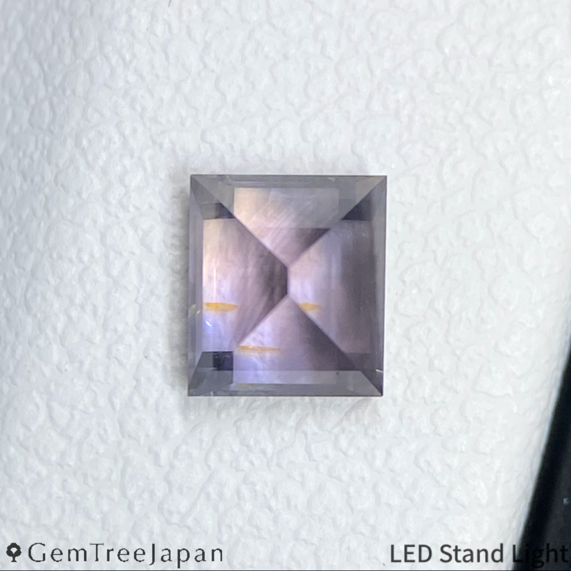 Un-Heat Sapphire 0.688ct / Thailand (Kanchanaburi)