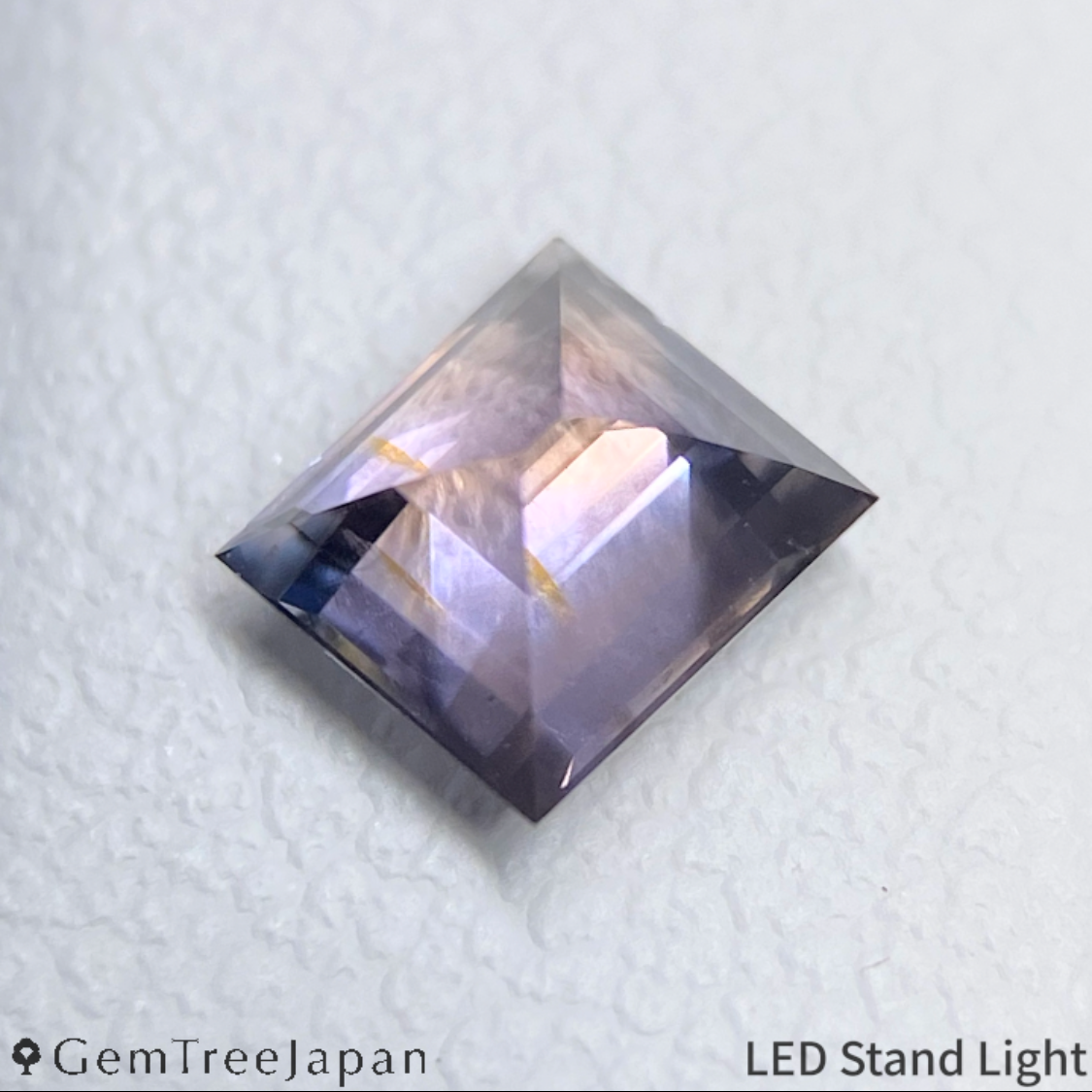 Un-Heat Sapphire 0.688ct / Thailand (Kanchanaburi)