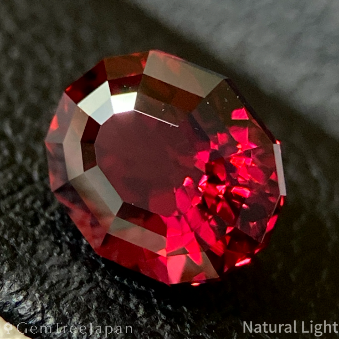 Almandine Garnet 1.44ct / Tanzania