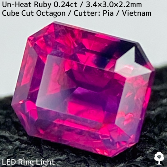 Un-Heat Ruby 0.248ct / Vietnam / Cube cut