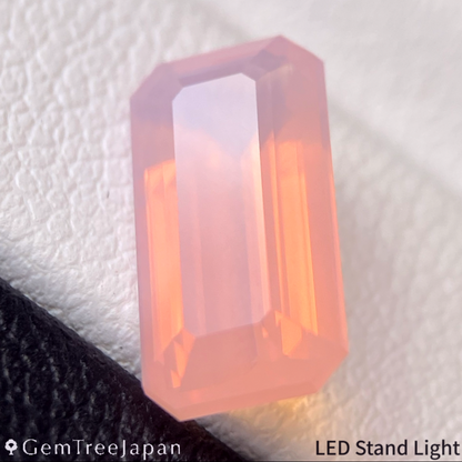 Misty Orangy Pink Opal 2.24ct / Peru