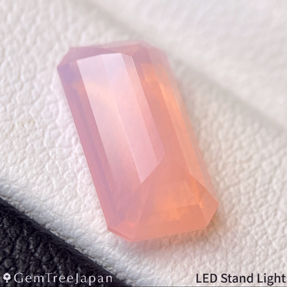 Misty Orangy Pink Opal 2.24ct / Peru