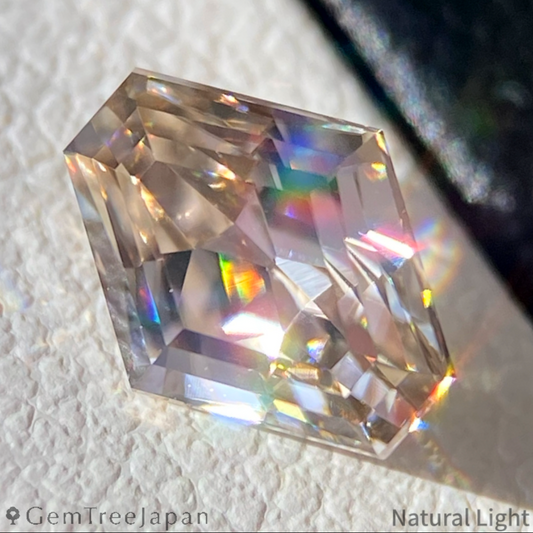 Brownish White Zircon 1.55ct / Tanzania