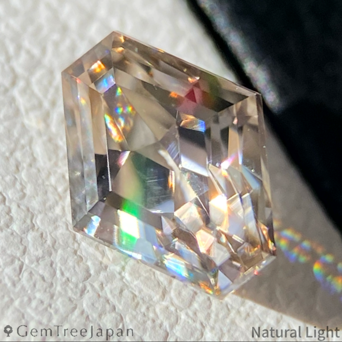 Brownish White Zircon 1.55ct / Tanzania