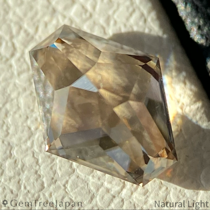 Brownish White Zircon 1.55ct / Tanzania