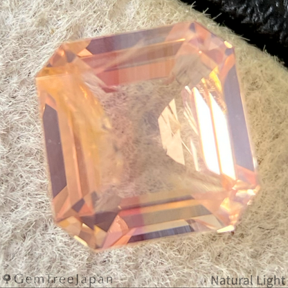 Padparadscha Sapphire 1.238ct / Sri Lanka