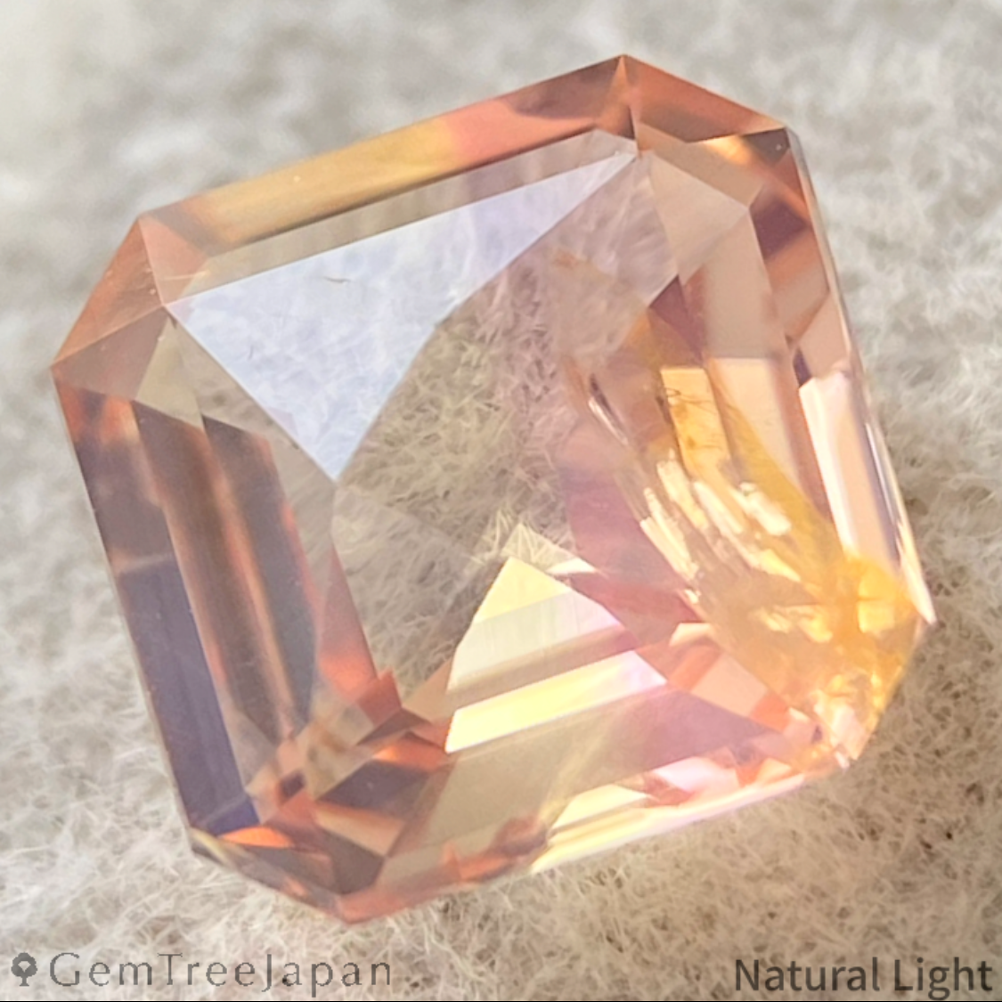 Padparadscha Sapphire 1.238ct / Sri Lanka