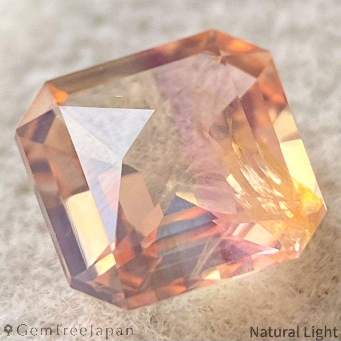 Padparadscha Sapphire 1.238ct / Sri Lanka