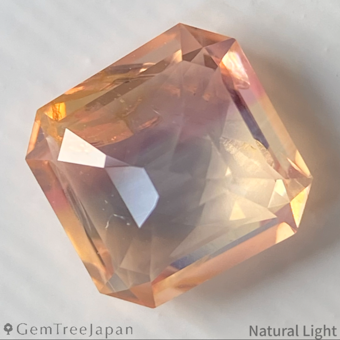 Padparadscha Sapphire 1.238ct / Sri Lanka