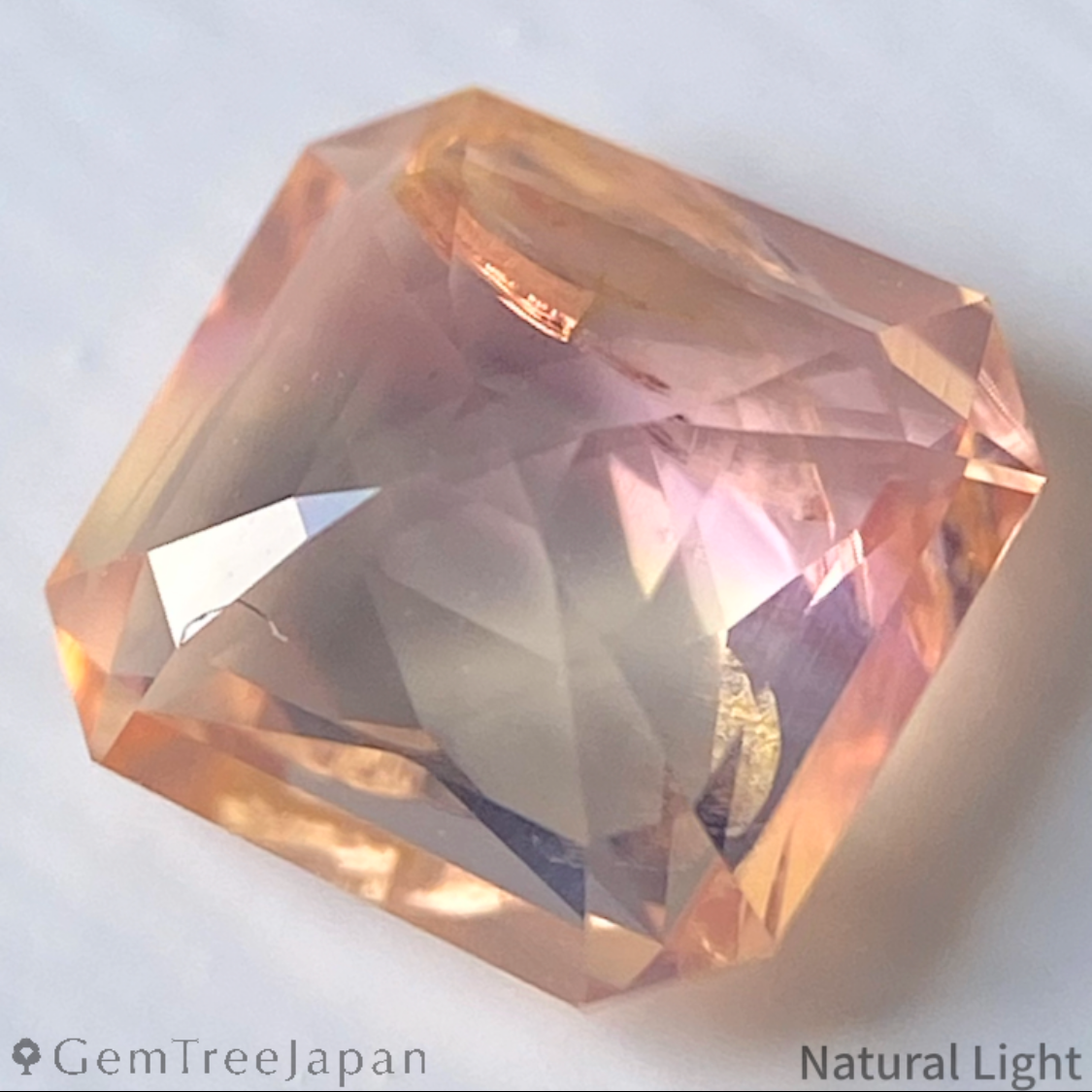 Padparadscha Sapphire 1.238ct / Sri Lanka