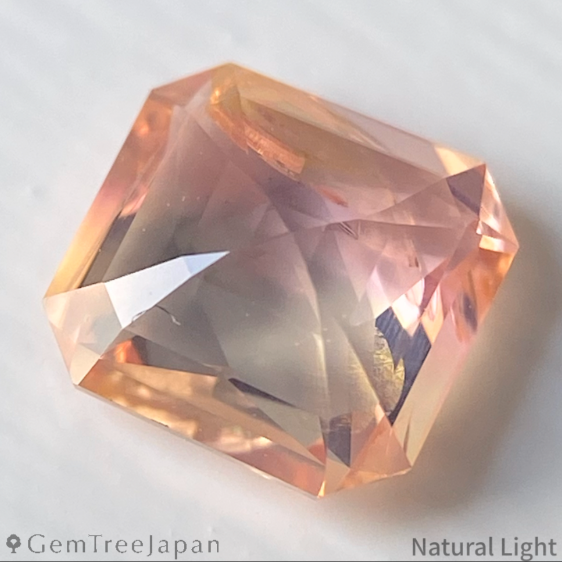 Padparadscha Sapphire 1.238ct / Sri Lanka