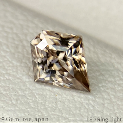Brownish White Zircon 0.68ct / Tanzania
