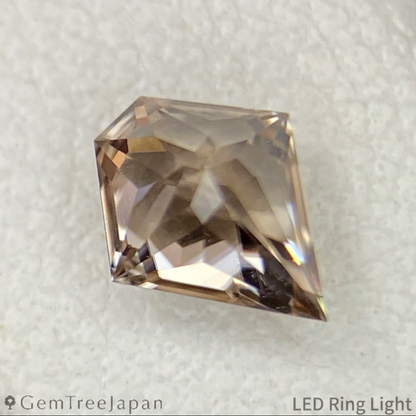 Brownish White Zircon 0.68ct / Tanzania