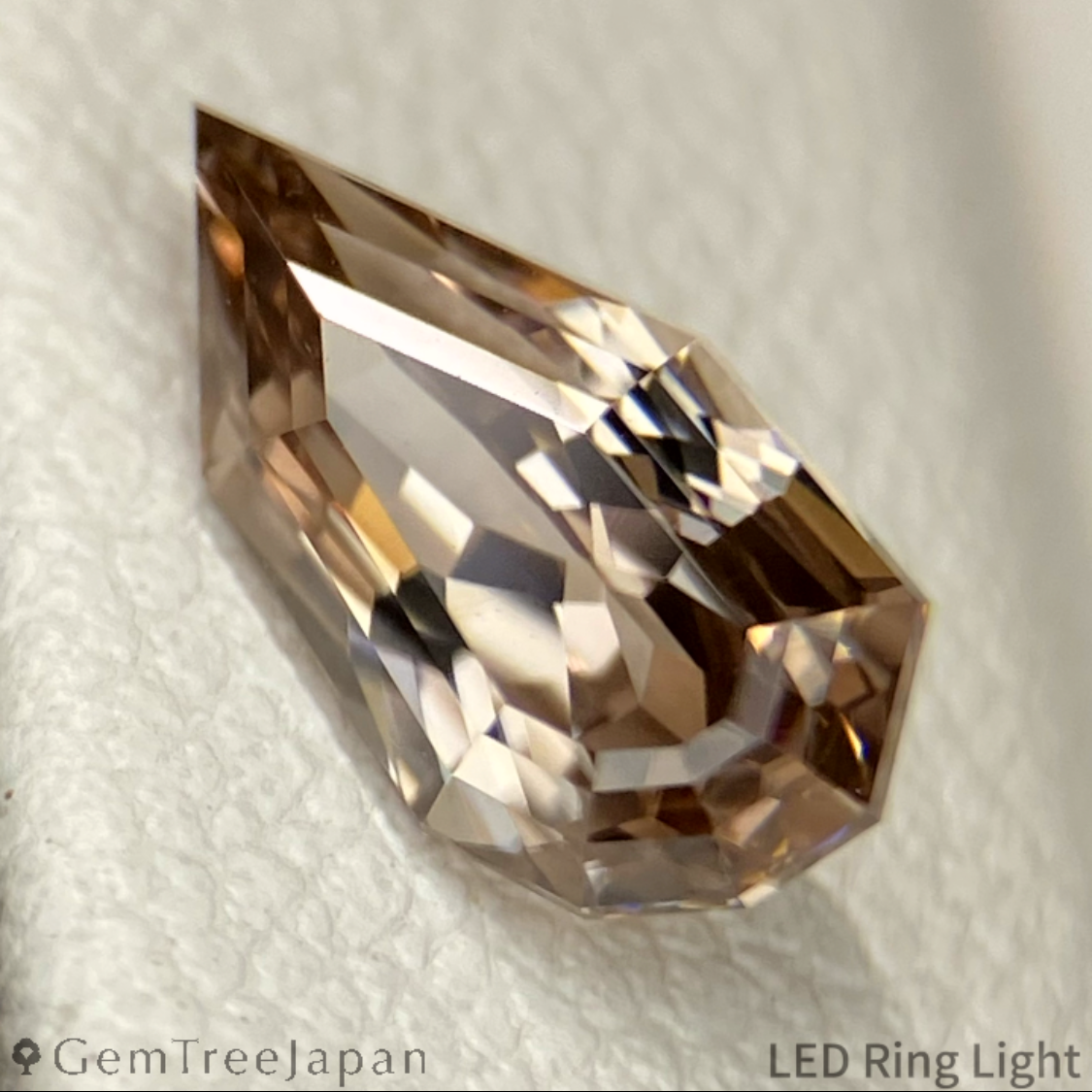 【Flame Frame】Brownish White Zircon 1.49ct / Tanzania