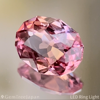 Un-Heat Padparadscha Sapphire 0.677ct / Vietnam
