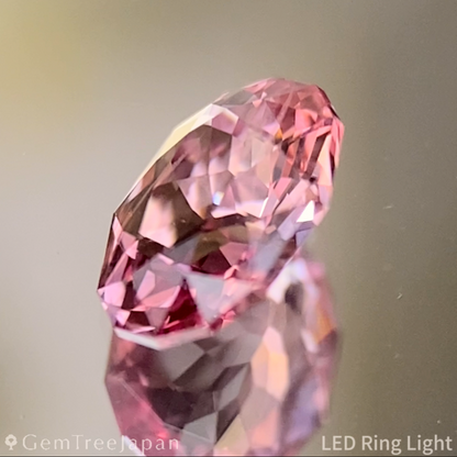 Un-Heat Padparadscha Sapphire 0.677ct / Vietnam