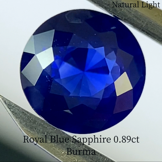Royal Blue Sapphire 0.897ct / Burma 