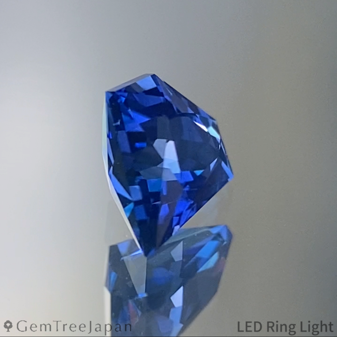 Cornflower Blue Sapphire 0.611ct / Sri Lanka