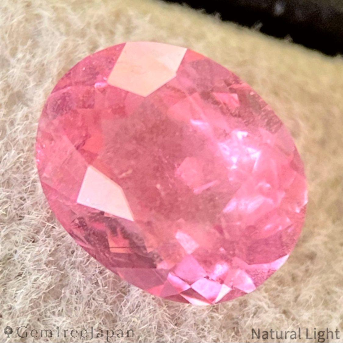 Un-Heat Padparadscha Sapphire 1.013ct / Vietnam