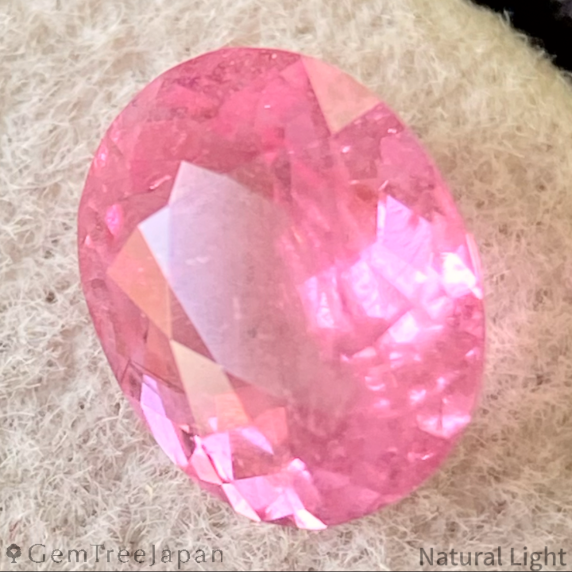 Un-Heat Padparadscha Sapphire 1.013ct / Vietnam