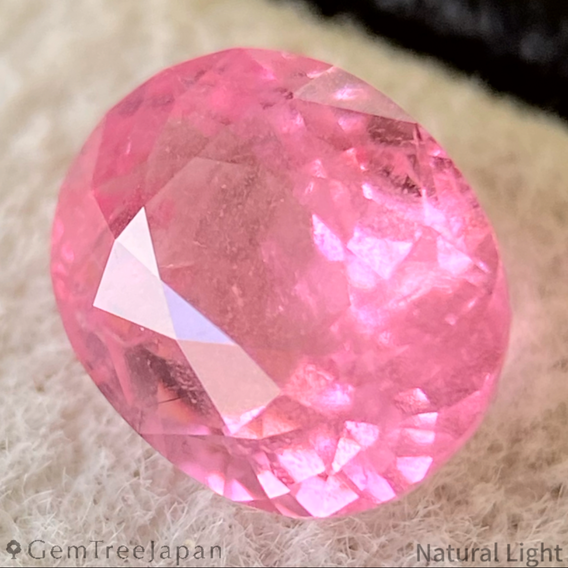 Un-Heat Padparadscha Sapphire 1.013ct / Vietnam