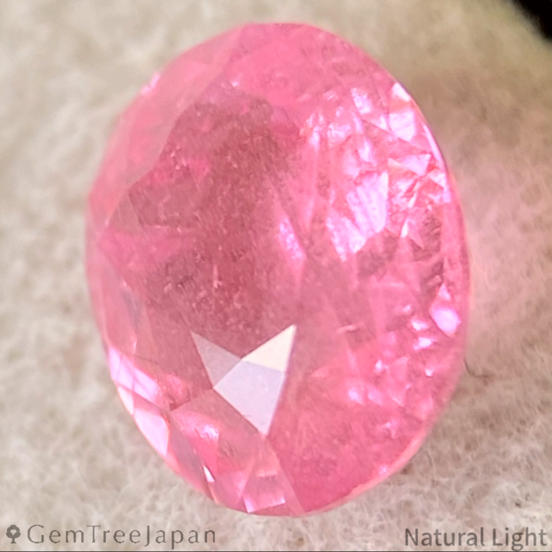 Un-Heat Padparadscha Sapphire 1.013ct / Vietnam