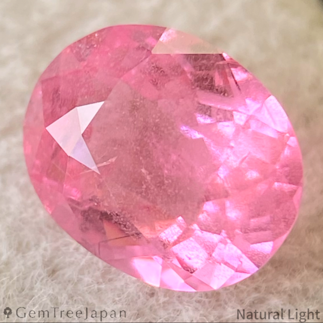 Un-Heat Padparadscha Sapphire 1.013ct / Vietnam