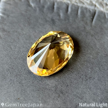 "Narika Cut" Yellow Sapphire 0.461ct / Kanchanaburi (Thailand)
