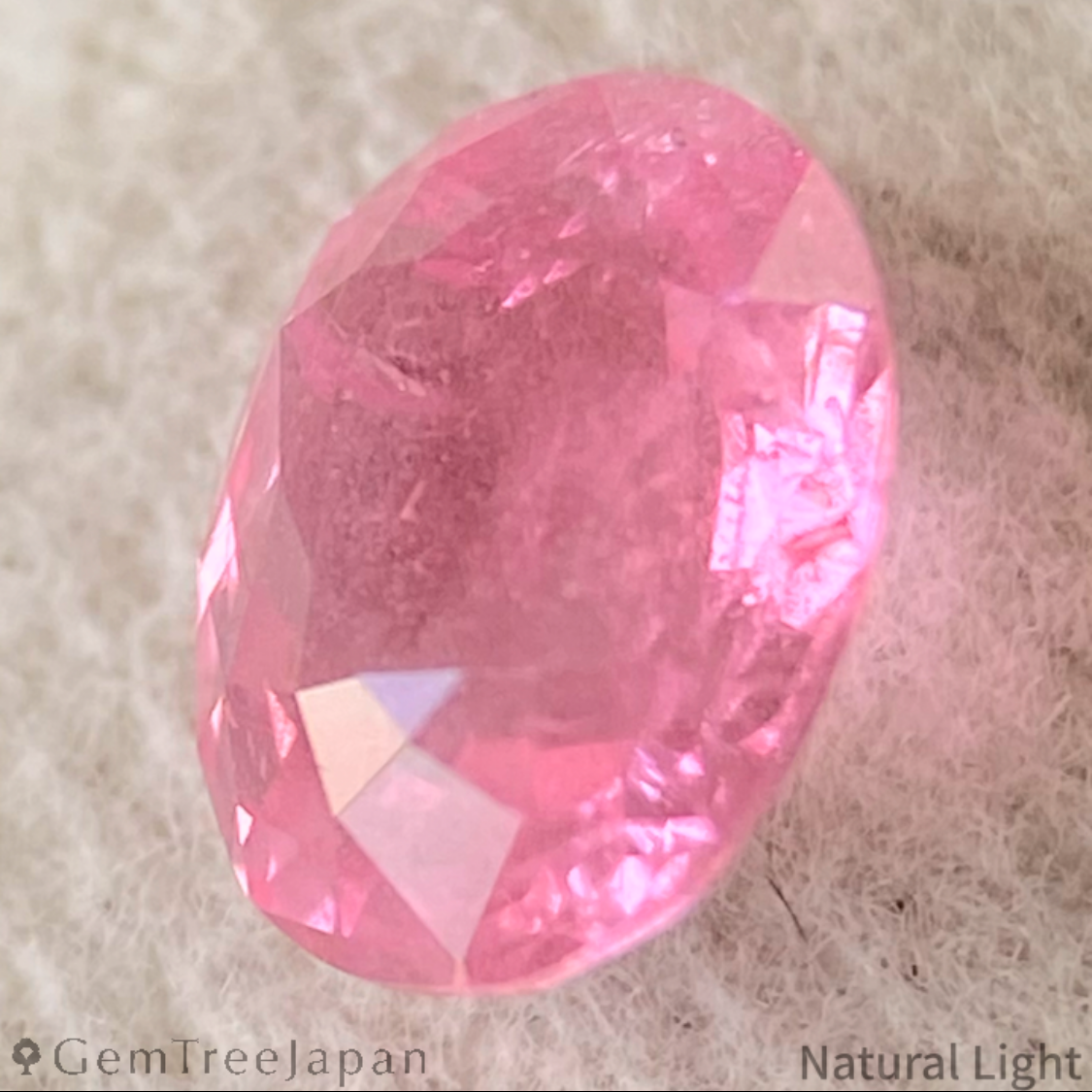 Un-Heat Padparadscha Sapphire 1.013ct / Vietnam