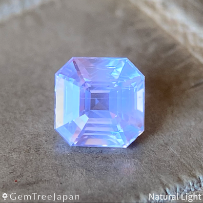 "4-4 Steps" Bulish Light Violet Sapphire 0.621ct / Sri Lanka