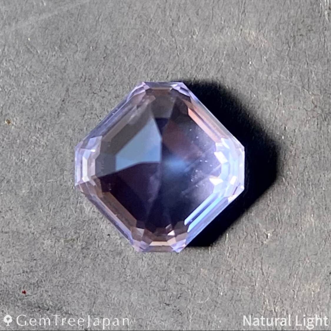 "4-4 Steps" Bulish Light Violet Sapphire 0.621ct / Sri Lanka