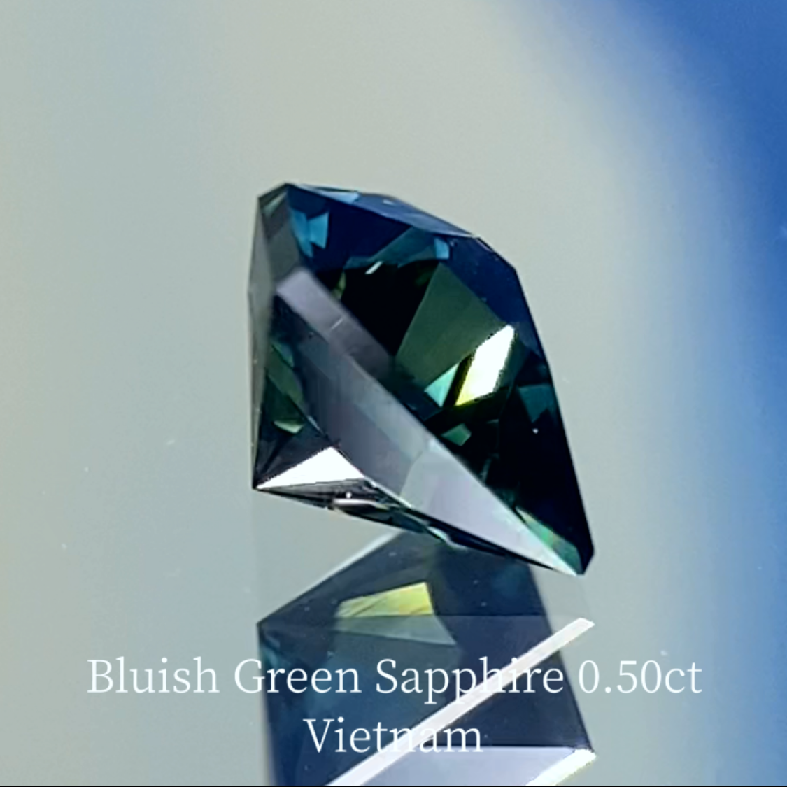 Bluish Green Sapphire 0.507ct / Vietnam