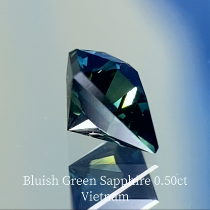 Bluish Green Sapphire 0.507ct / Vietnam