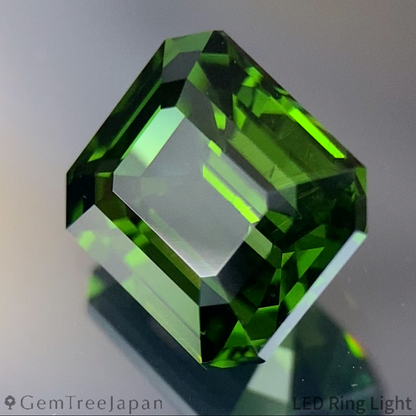 Green Zircon 2.323ct / Madagascar