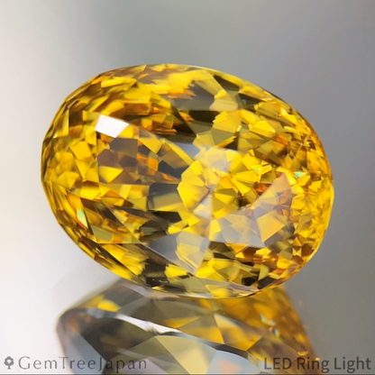 "Gira Cut 128" Yellow Gold Zircon 8.949ct / Madagascar