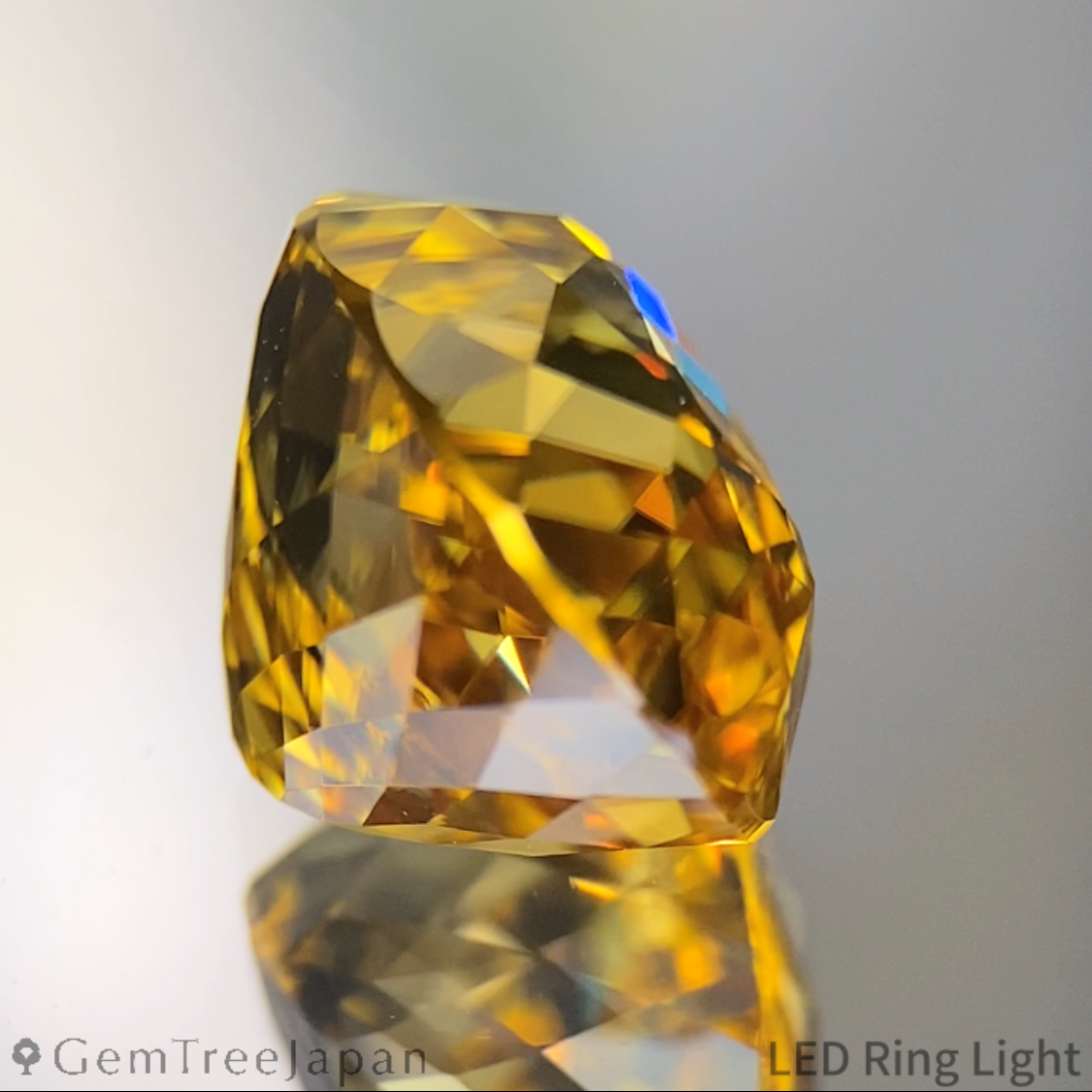 "Gira Cut 128" Yellow Gold Zircon 8.949ct / Madagascar